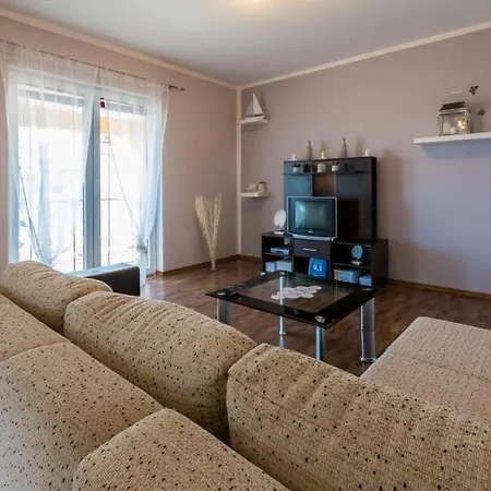 Two-bedroom In Lxxxv *