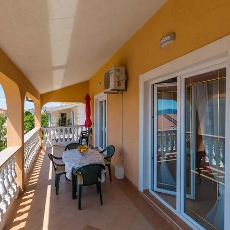 Two-bedroom In Lxxxv Apartman