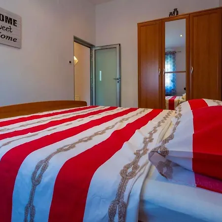 Two-bedroom In Lxxxv *