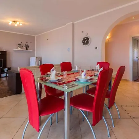 Two-bedroom In Lxxxv Crikvenica